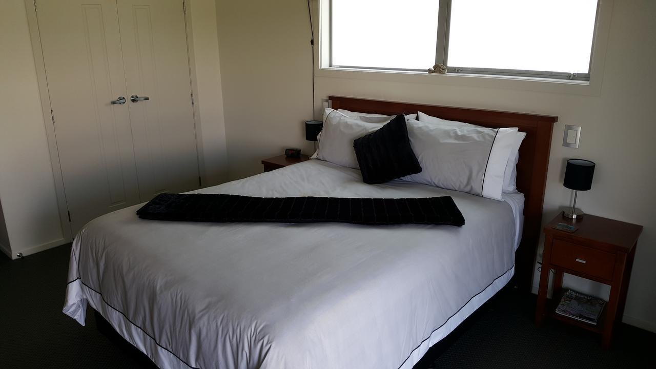 Athenree Waterside Accommodation Экстерьер фото